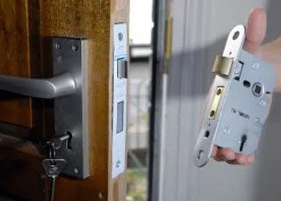 Aqua Locksmith Store Warwick, RI 401-249-9270 - 6-Locks-Replace